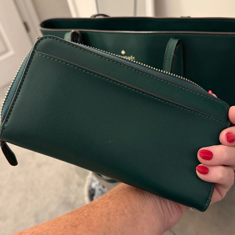 Kate Spade Emerald Green Leather Tote with matching wallet. - Picture 10 of 11